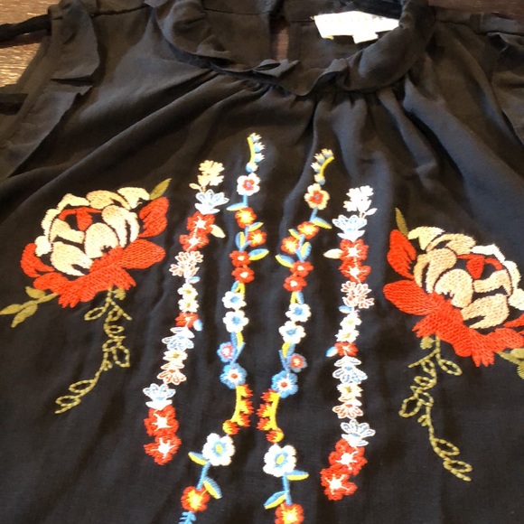 BLU PEPPER PLUS Cold Shoulder long sleeve top. - Picture 10 of 12